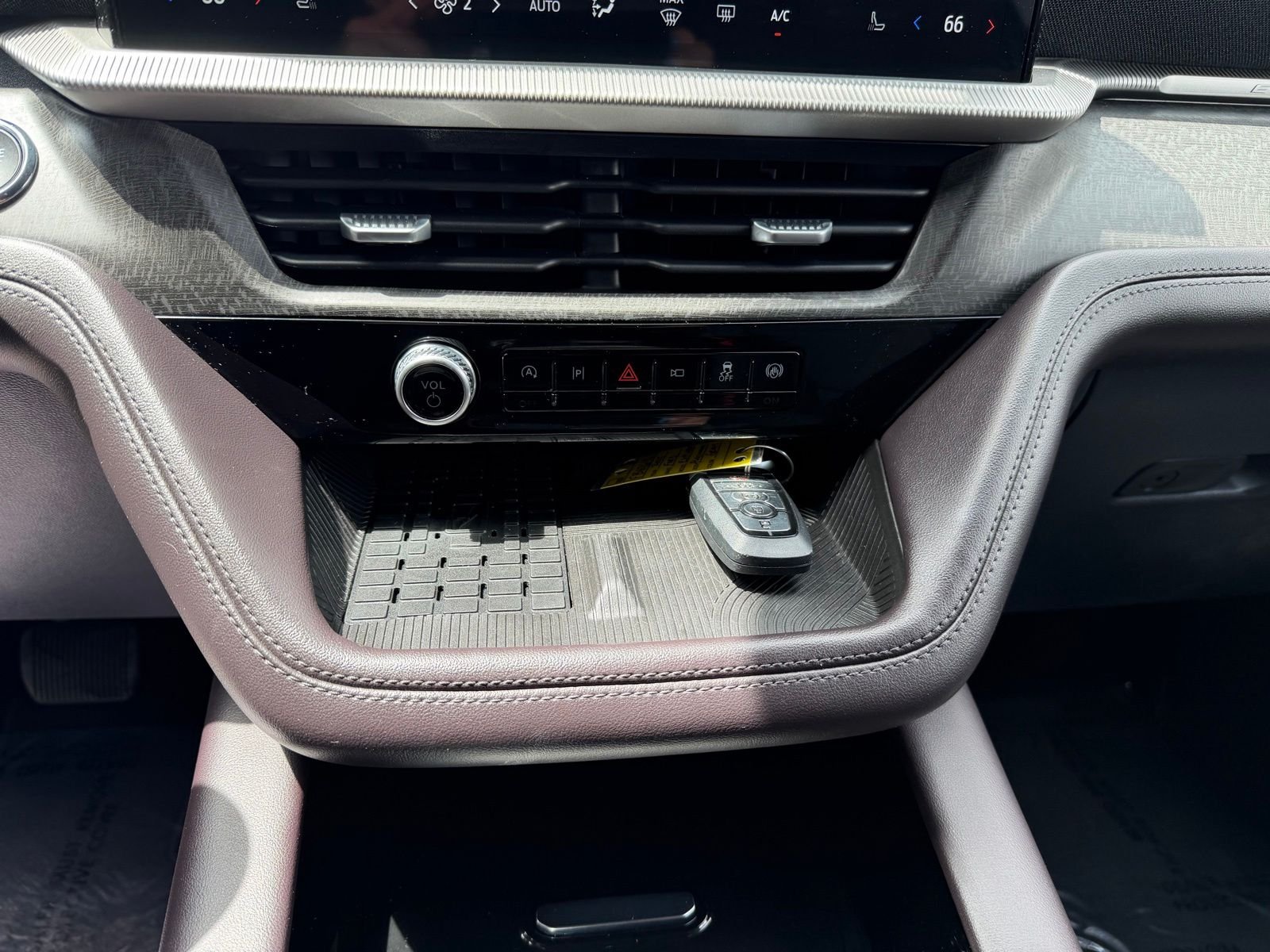 Used 2025 Gray Metallic Ford Platinum image 20