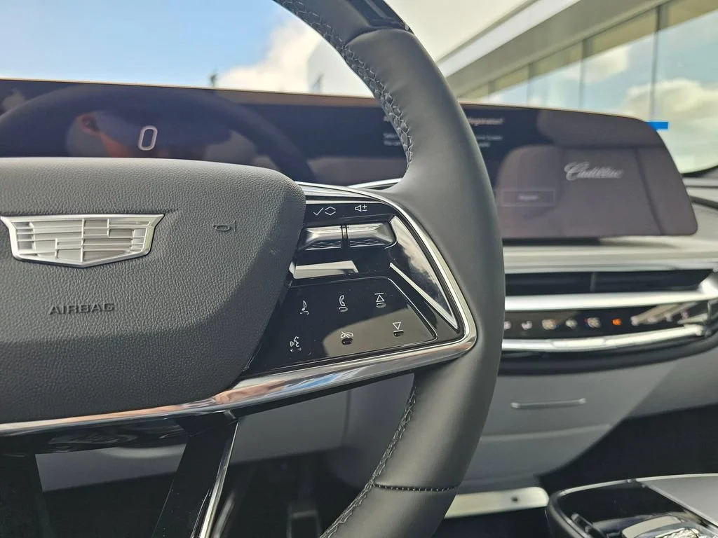 New 2027 Vibrant White Tricoat Cadillac Sport image 36