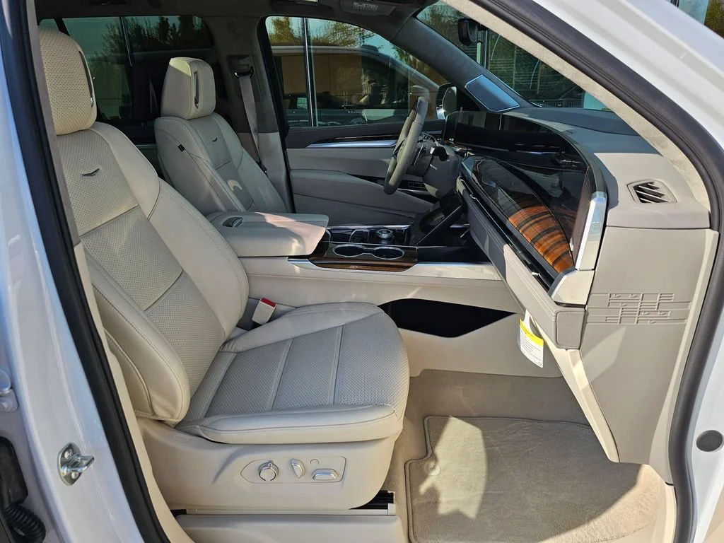 New 2026 Vibrant White Tricoat Cadillac Platinum Sport image 11