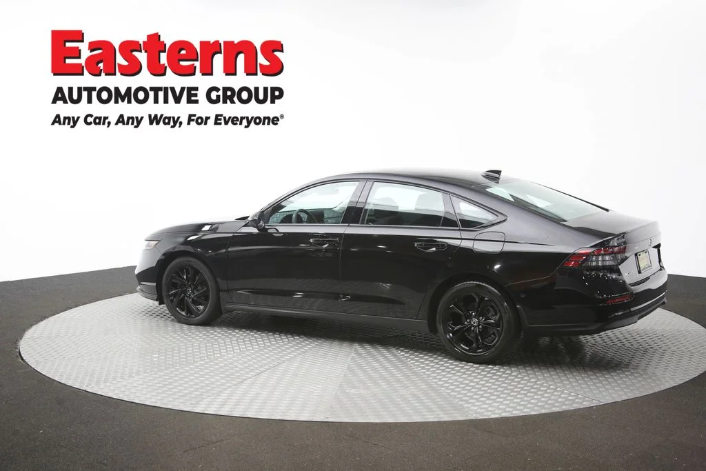 Used 2025 Black Honda SE image 62