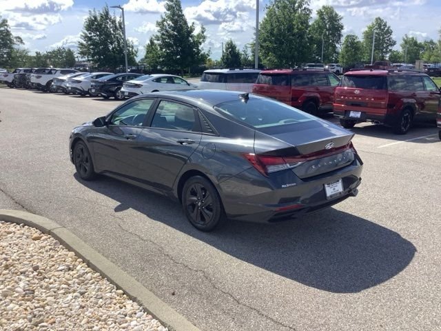 Used 2021 Gray Hyundai SEL image 3
