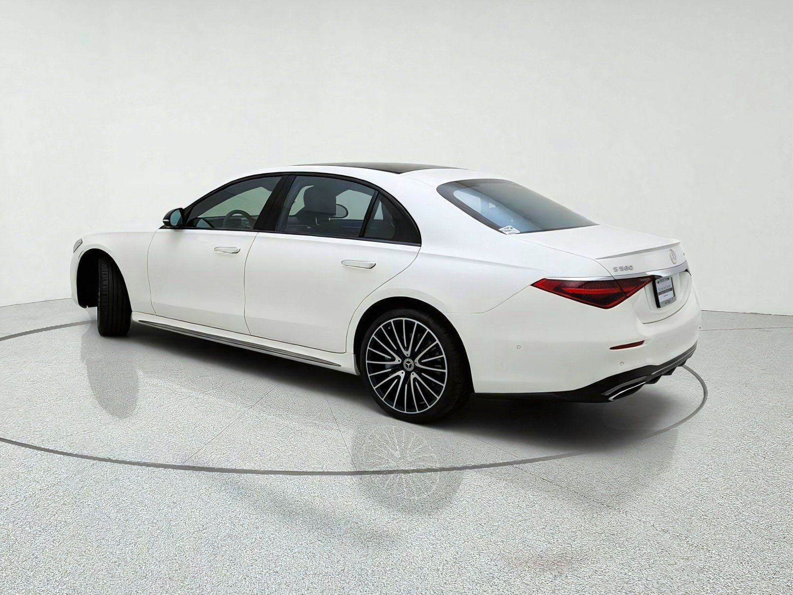 Certified Used 2023 MANUFAKTUR Diamond White Mercedes-Benz S 580 image 12