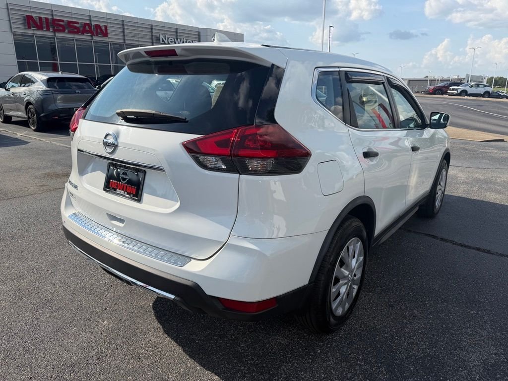 Used 2018 White Nissan S image 30