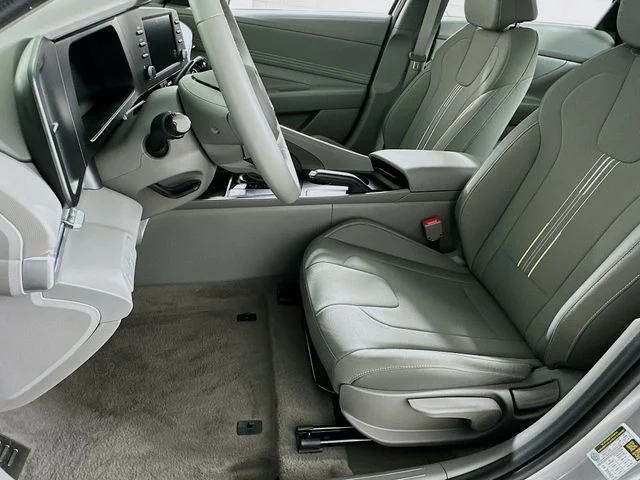 New 2026 Silver Hyundai SEL Sport image 9