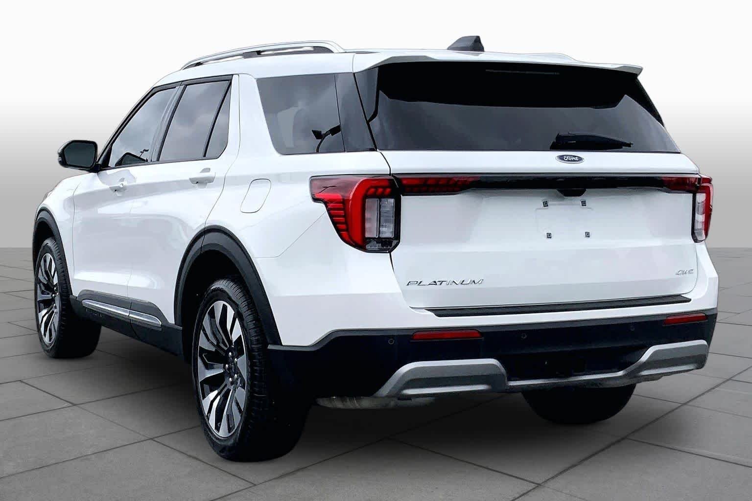 New 2026 Star White Metallic Tri-Coat Ford Platinum™ image 10