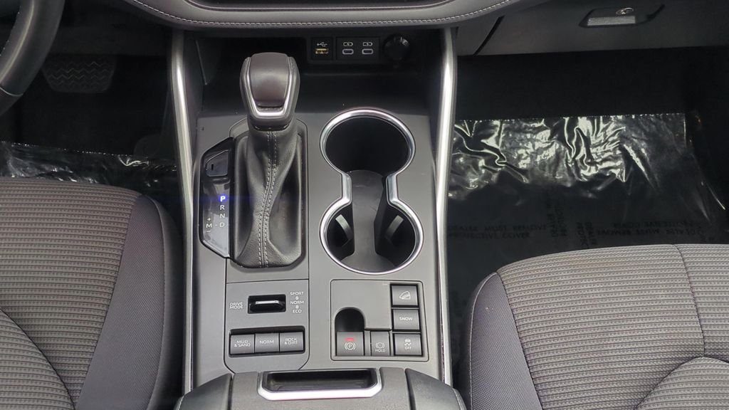 2024 Toyota Highlander LE - Photo 15