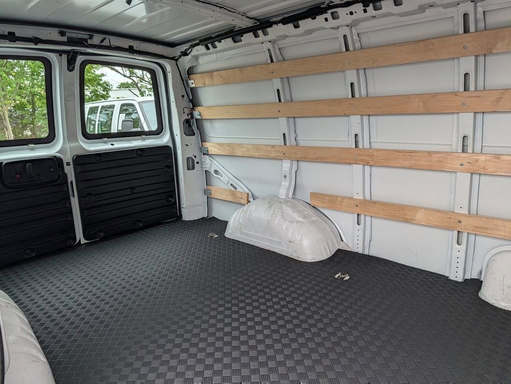 Used 2024 Summit White GMC Work Van image 17