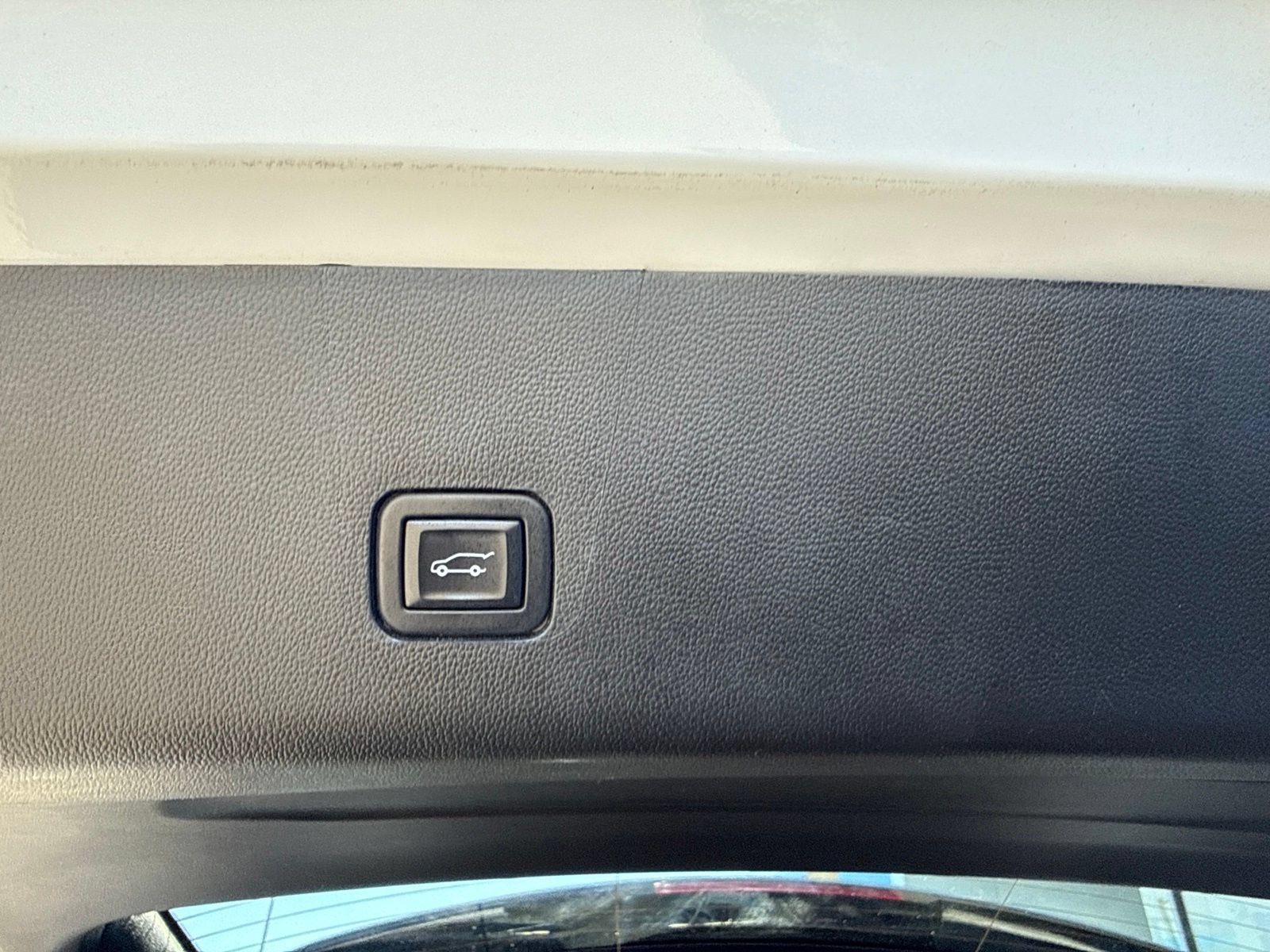 Used 2020 SUMMIT WHITE Chevrolet LT Cloth image 15