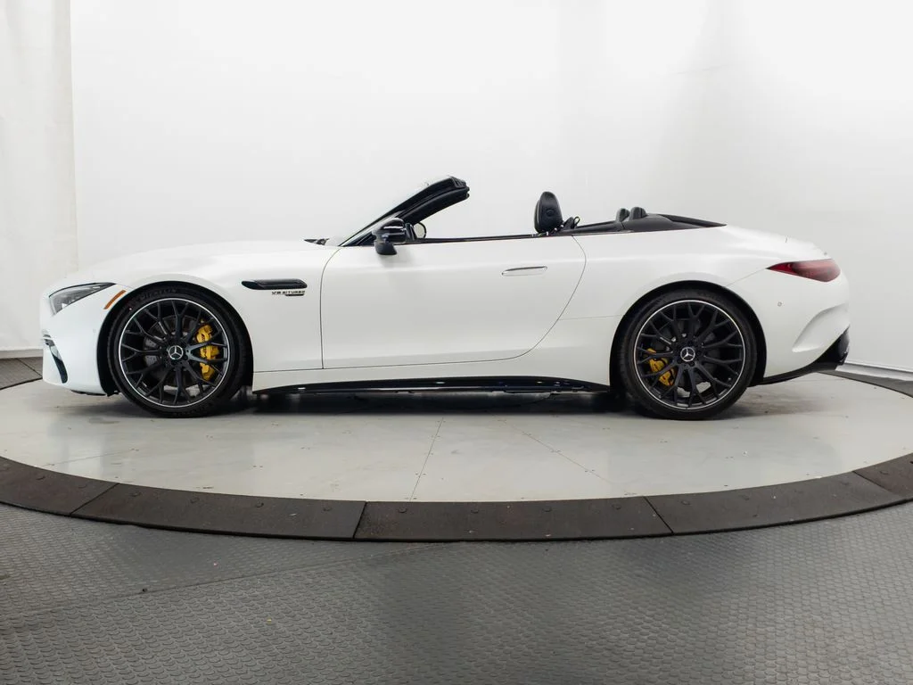 Used 2022 MANUFAKTUR Moonlight White Magno Mercedes-Benz SL 63 AMG® image 5