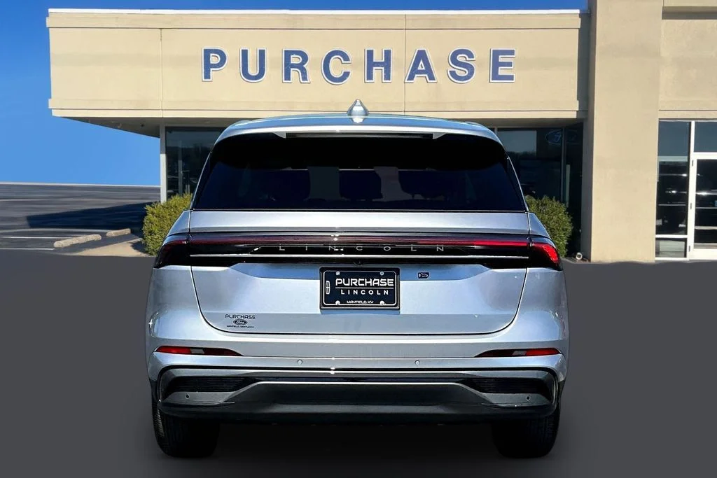 New 2026 Silver Radiance Metallic Clearcoat Lincoln Premiere image 4