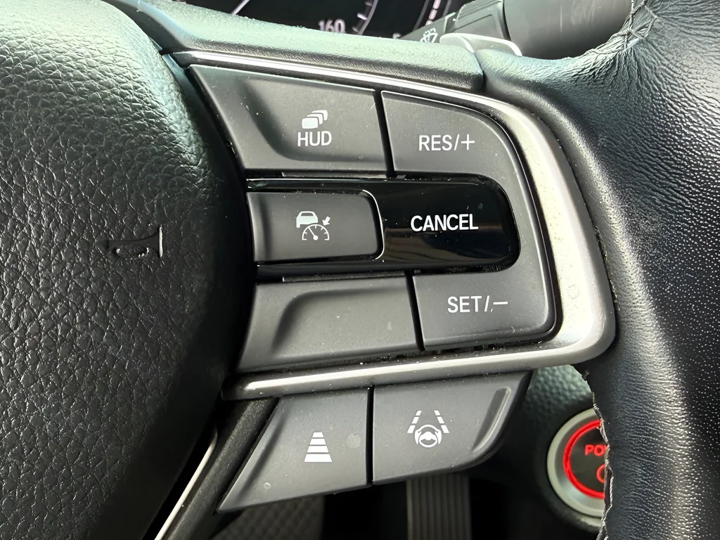 2022 Honda Accord Hybrid Touring - Photo 17
