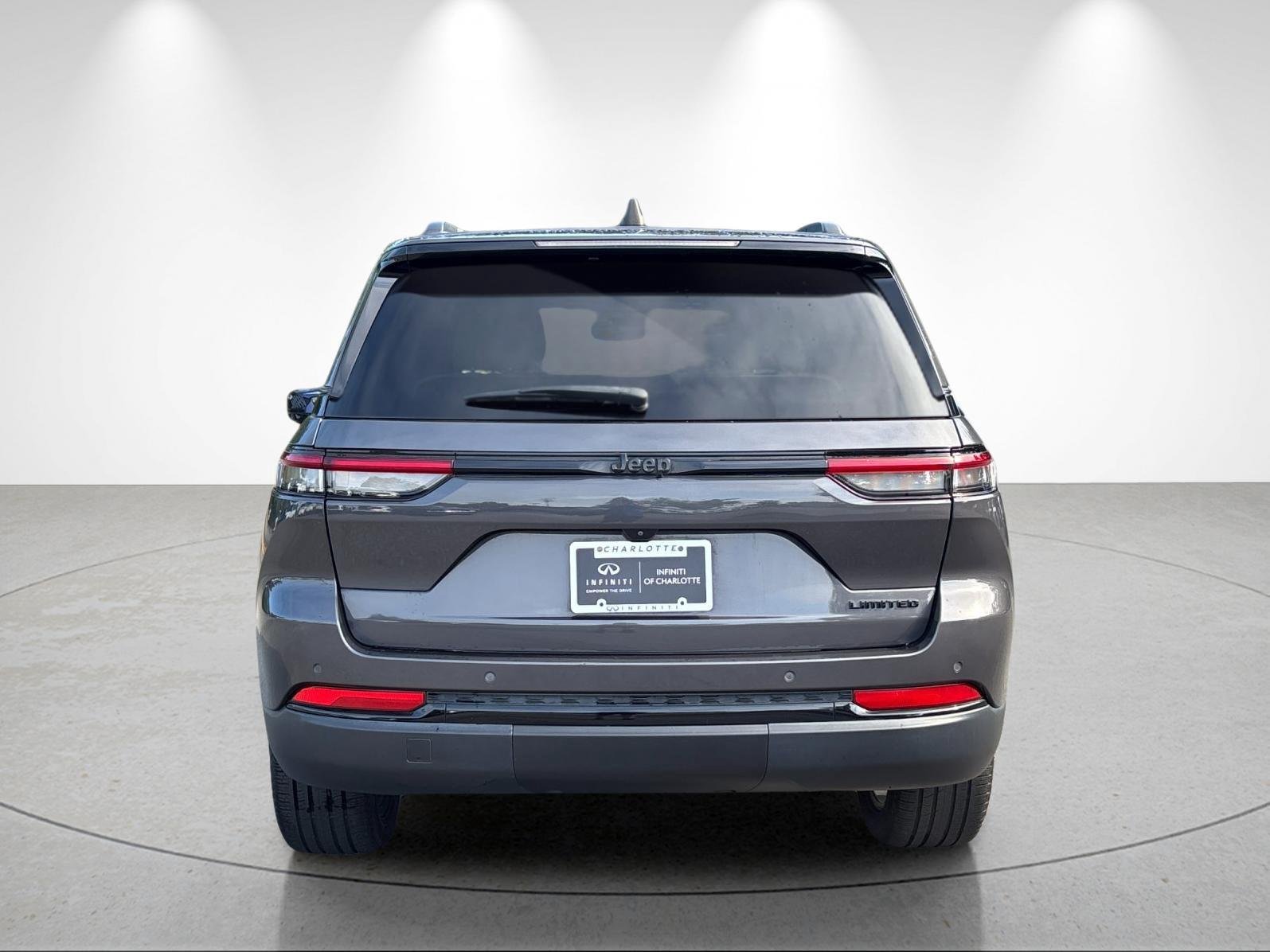 Used 2023 Baltic Gray Metallic Clearcoat Jeep Limited image 4