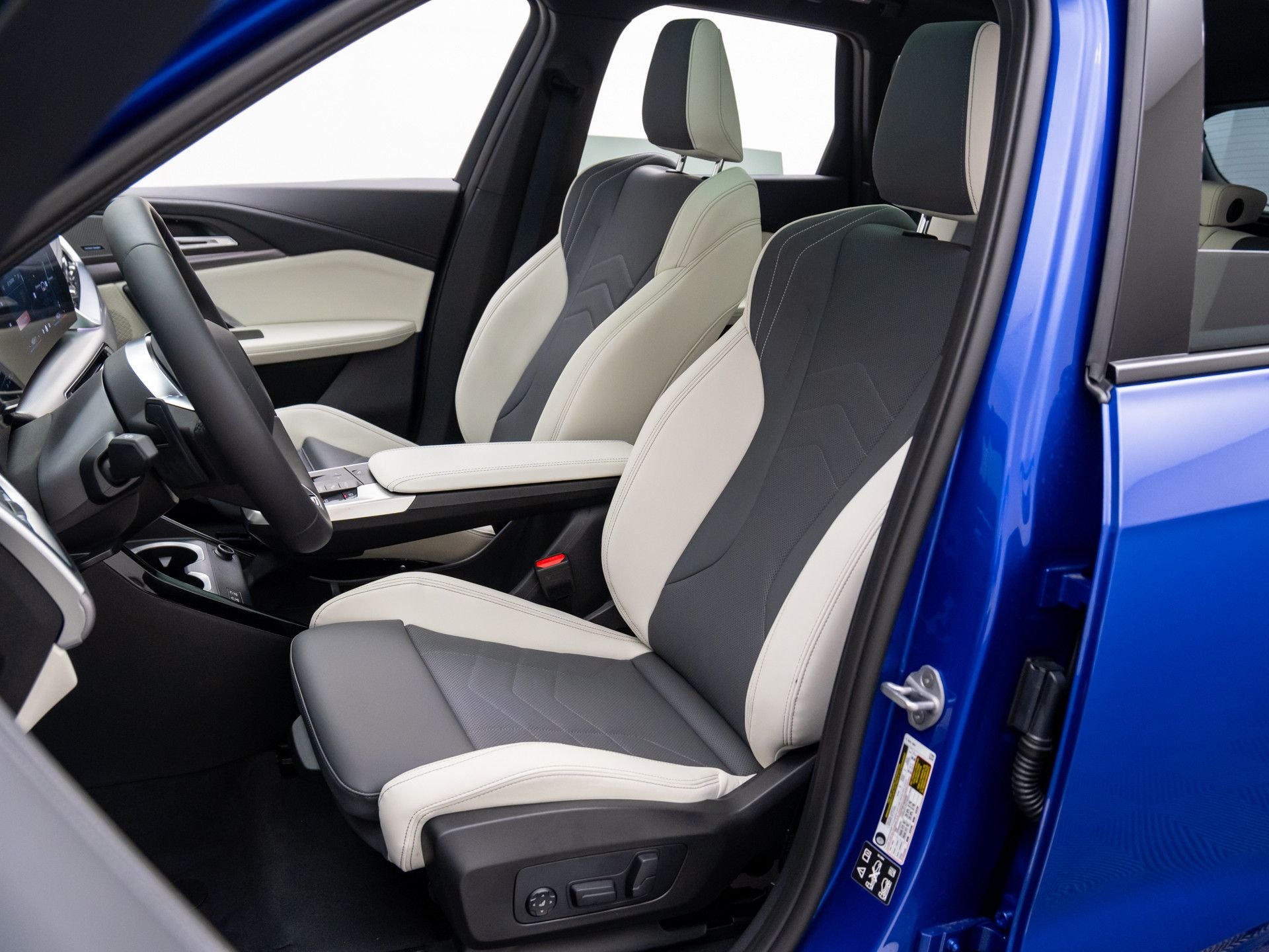 New 2026 Portimao Blue Metallic BMW xDrive28i image 15