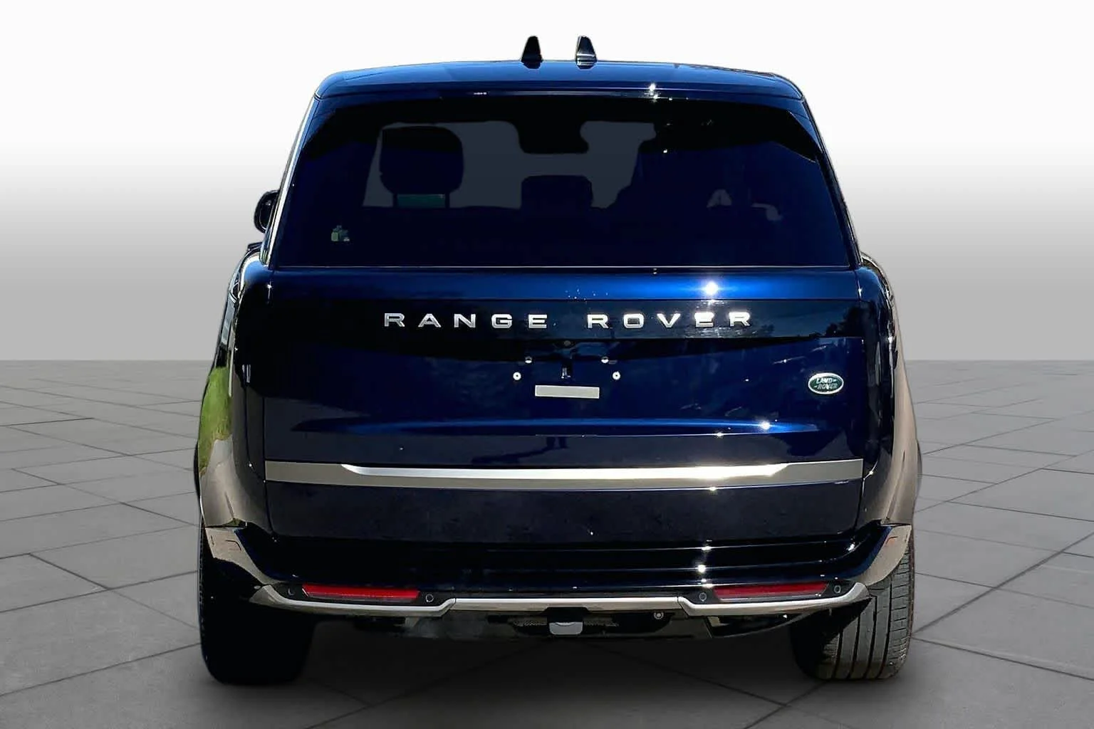 Used 2023 Portofino Blue Metallic Land Rover SE image 5