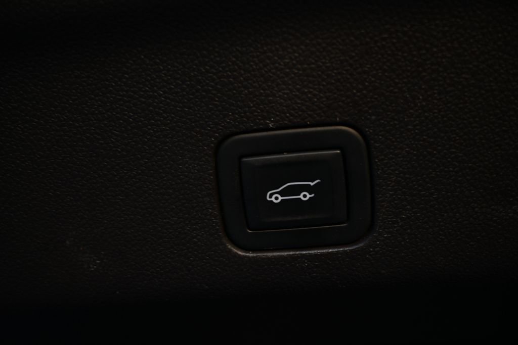 Used 2023 Blue GMC SLT image 29