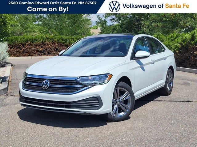 2023 Volkswagen Jetta SE w/ Sunroof