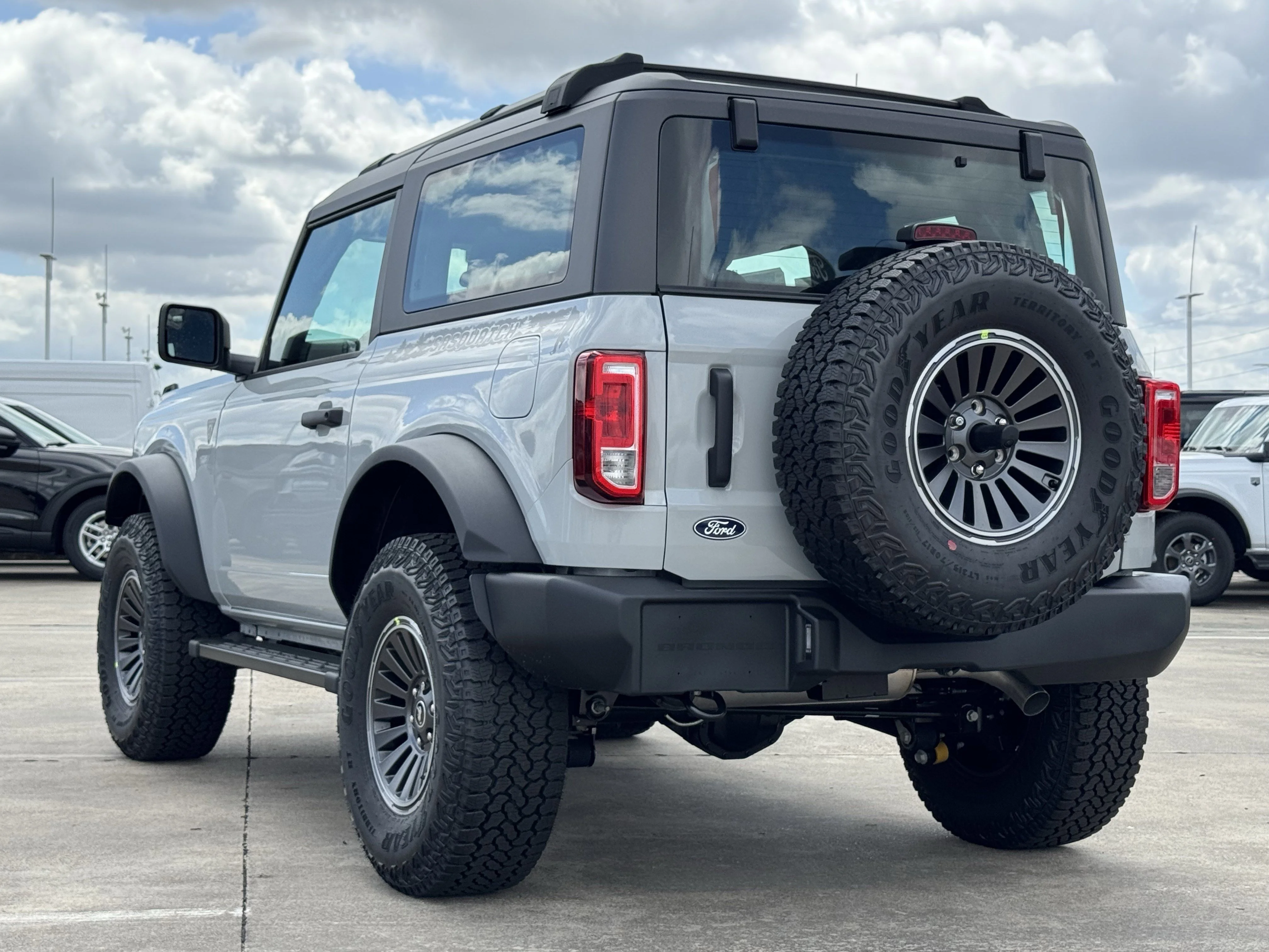 New 2026 Avalanche Gray Ford Base image 7