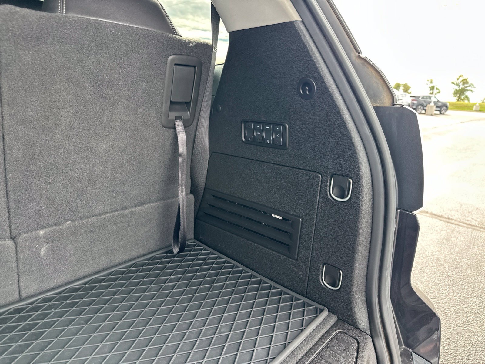 Used 2017 Silver GMC Limited image 29