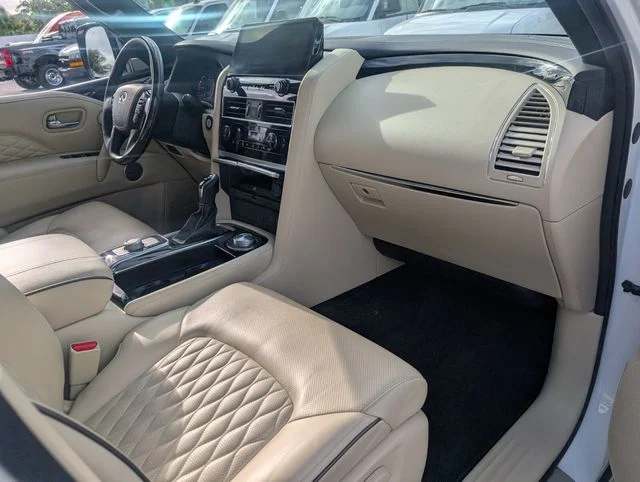 Used 2024 White INFINITI Sensory image 15