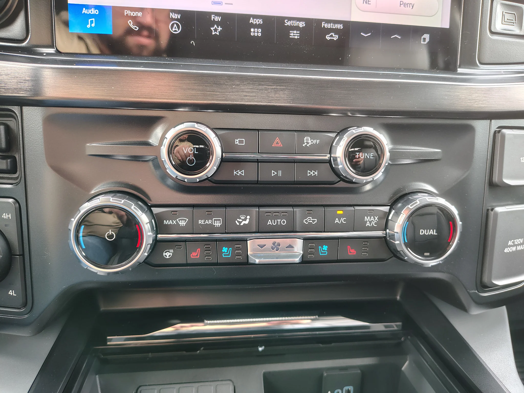 New 2027 Star White Metallic Tri-Coat Ford F-350® Lariat® image 22