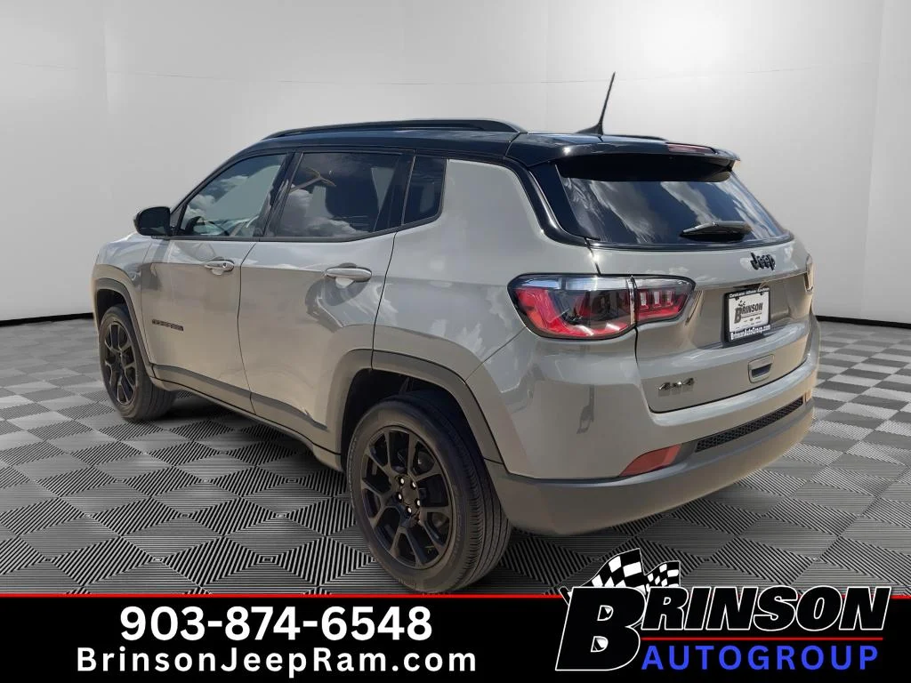 Used 2023 Grey Jeep Altitude image 5