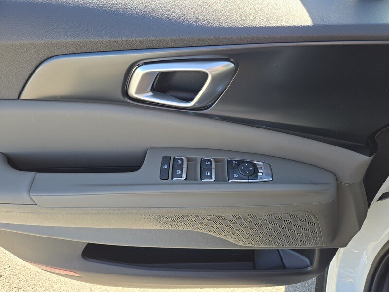 New 2026 Snow White Pearl Kia LXS image 11