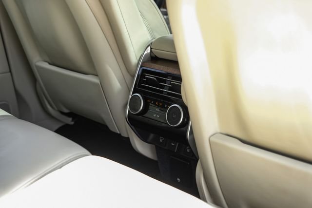 Used 2025 White Land Rover SE image 41
