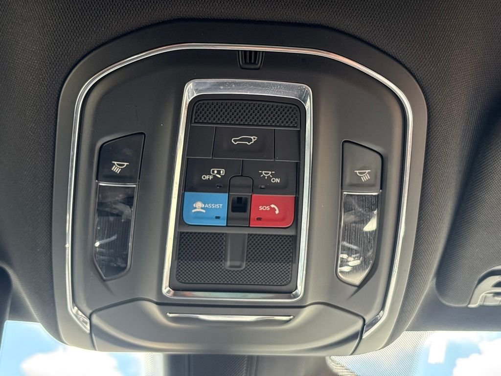 2024 Jeep Wagoneer L Series II - Photo 30