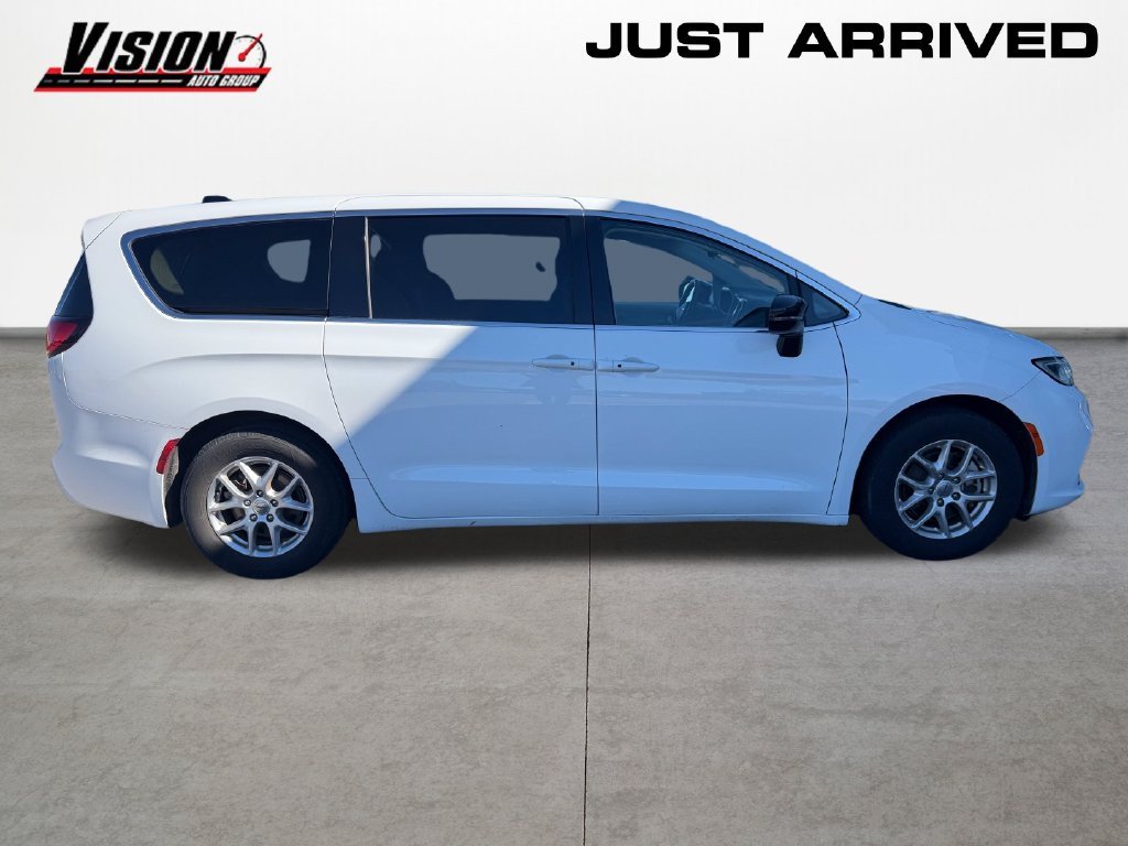 Used 2024 White Chrysler Touring L image 4