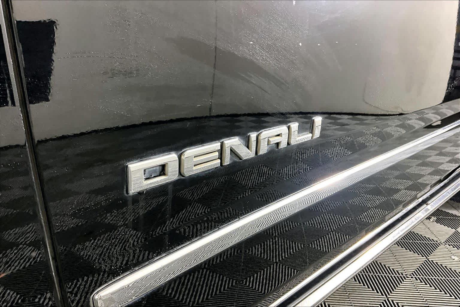 Used 2019 ONYX BLACK GMC Denali image 10
