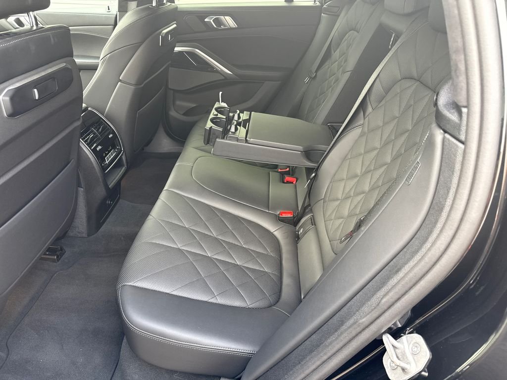 Used 2024 Black BMW xDrive40i image 18