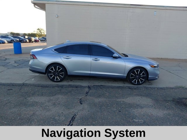 Used 2025 Solar Silver Metallic Honda Touring image 3