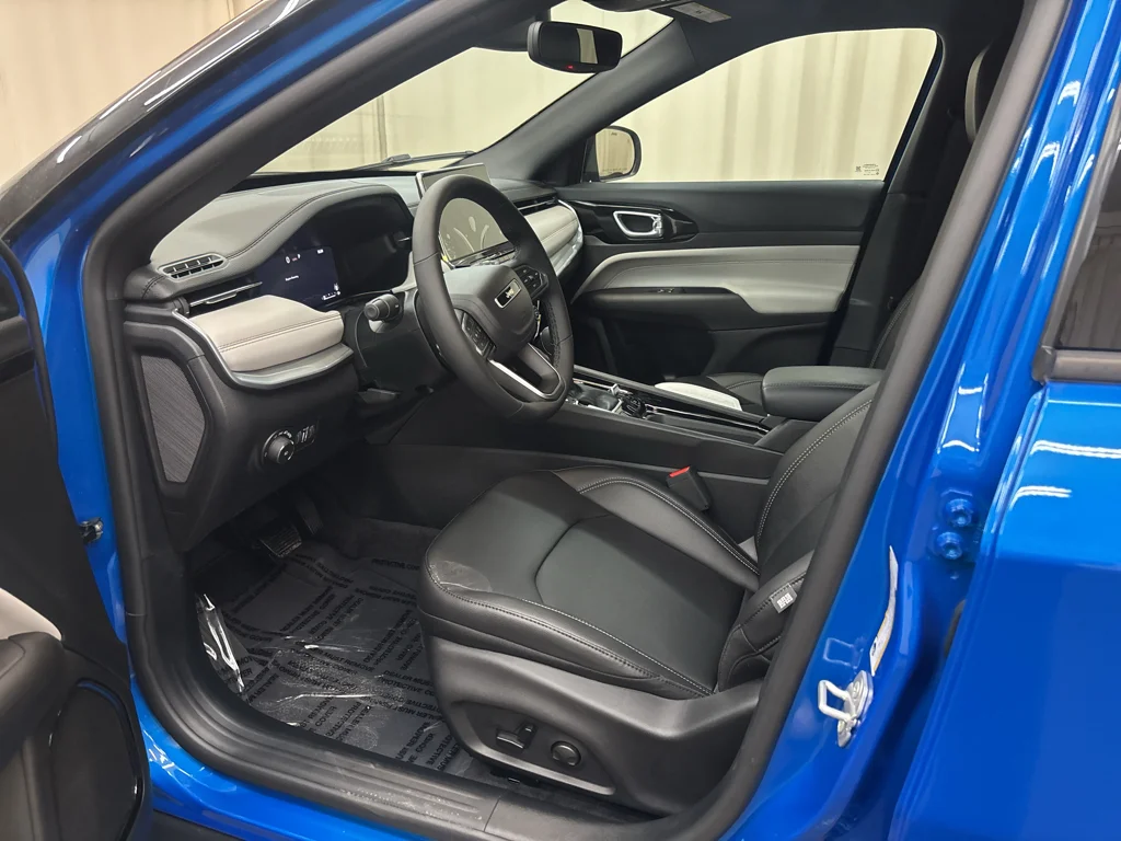 New 2026 Hydro Blue Pearl-Coat Exterior Paint Jeep Limited image 11