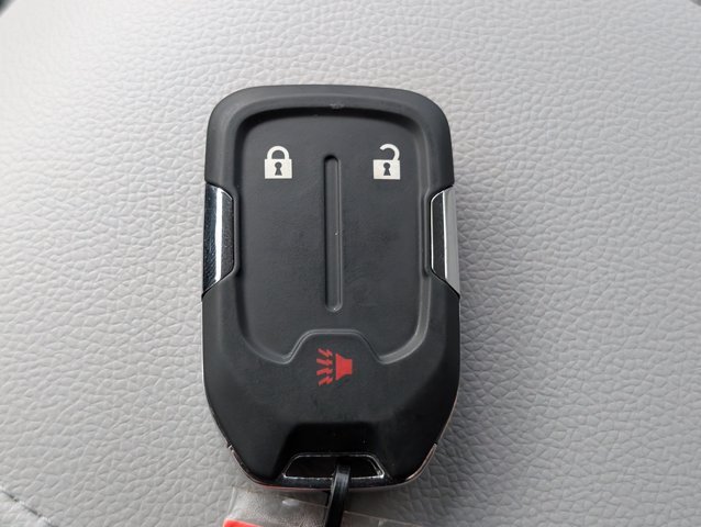 Used 2023 White GMC SLE image 29