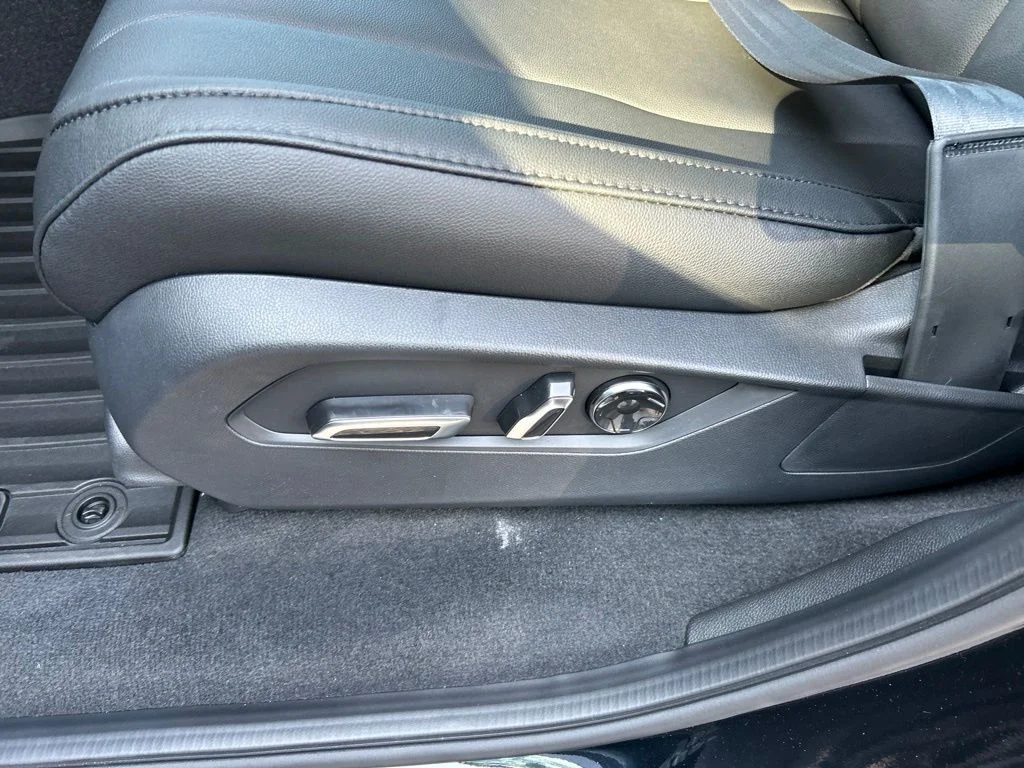 New 2026 Majestic Black Pearl Acura Base image 15