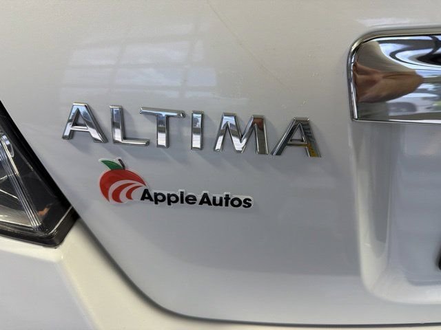 Used 2011 White Nissan 2.5 S image 7