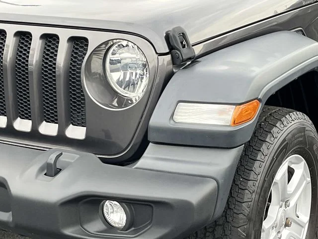 Used 2018 Gray Jeep Unlimited Sport S image 10