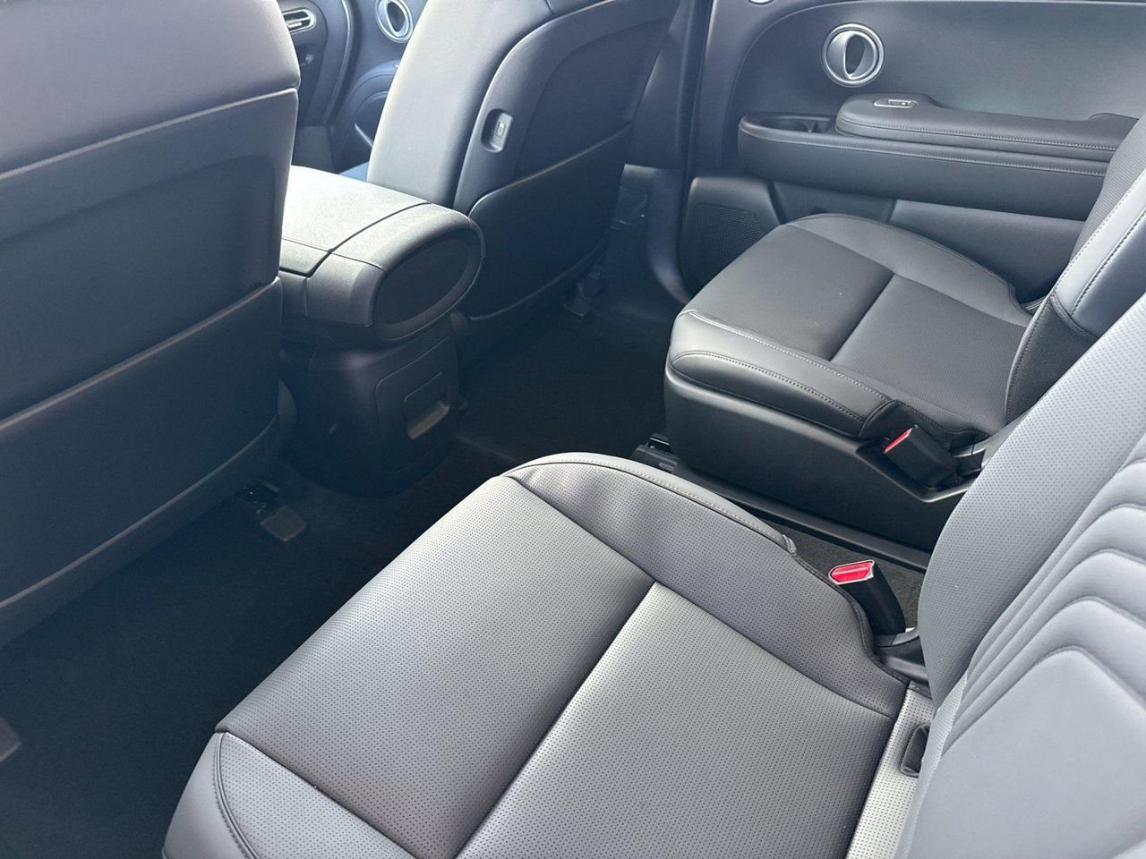 New 2026 Silver Hyundai SEL Premium 7P image 11