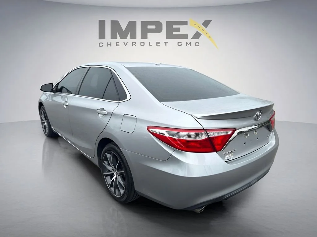 Used 2016  Toyota XSE image 3
