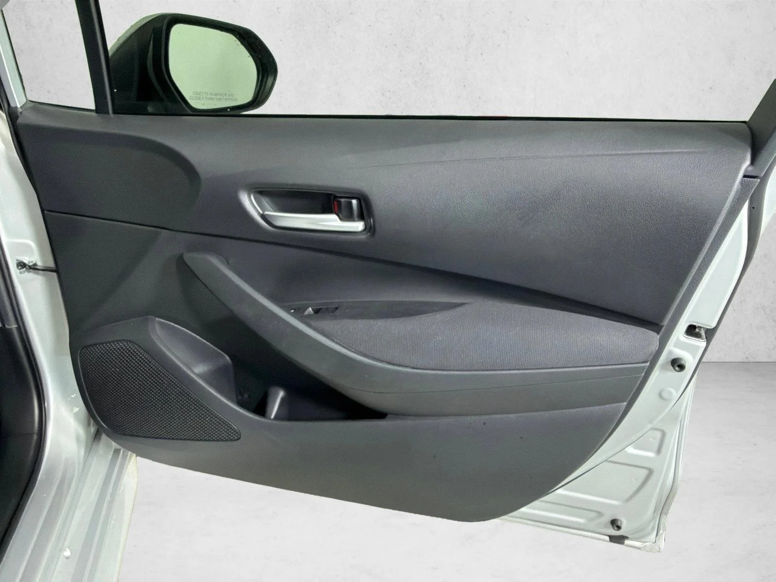 Used 2020 White Toyota LE image 14