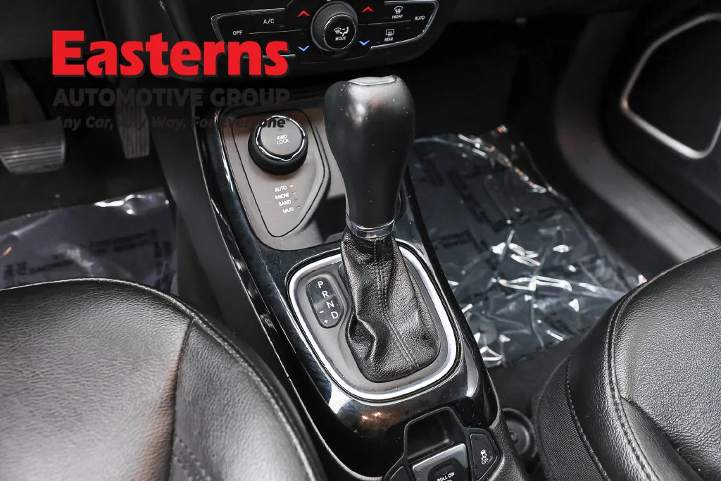 Used 2020 Silver Jeep Latitude image 13