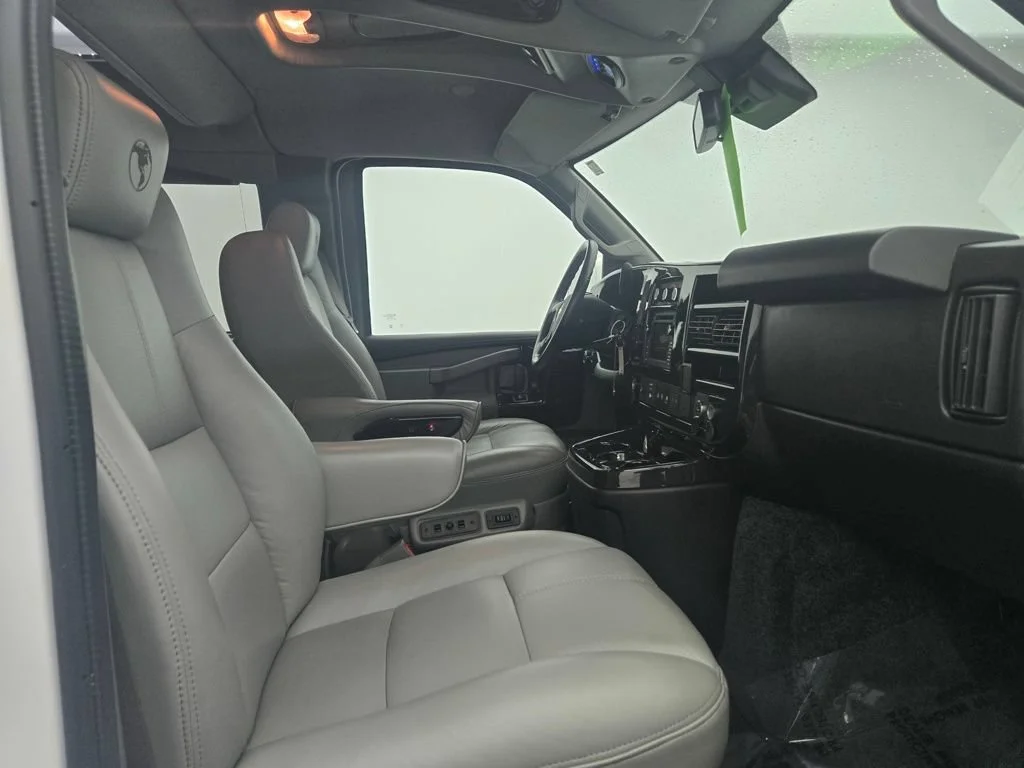 Used 2020 Summit White Chevrolet WT image 38