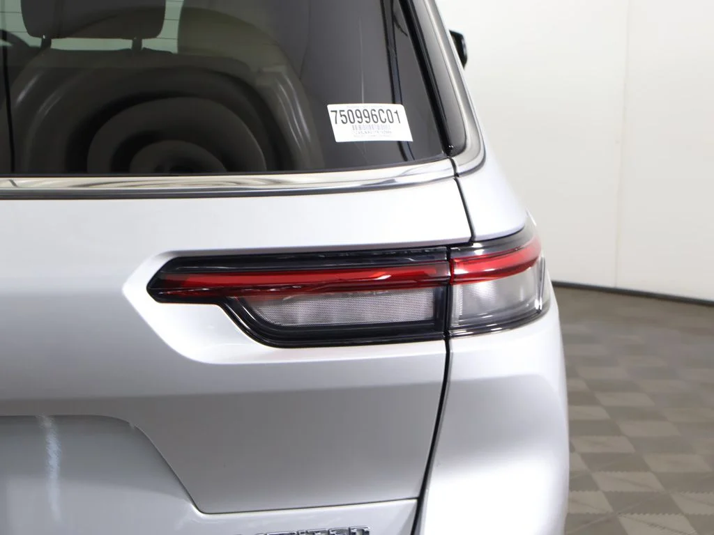 Used 2023 Silver Jeep Limited image 19