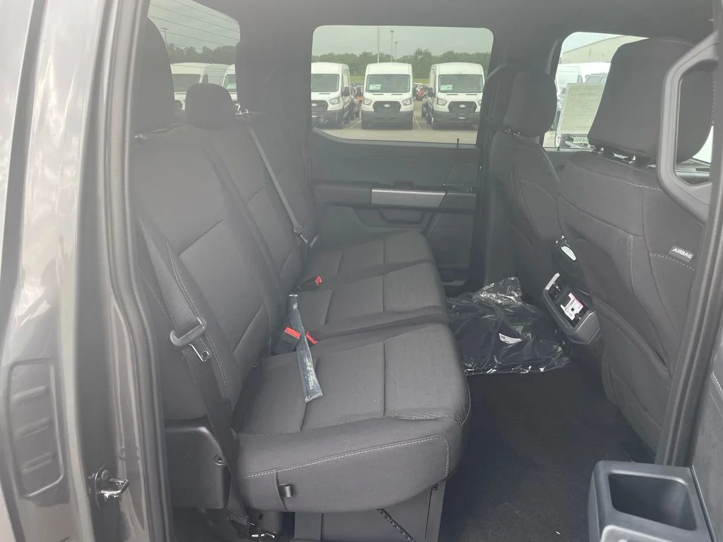 New 2026 Carbonized Gray Metallic Ford XLT image 31