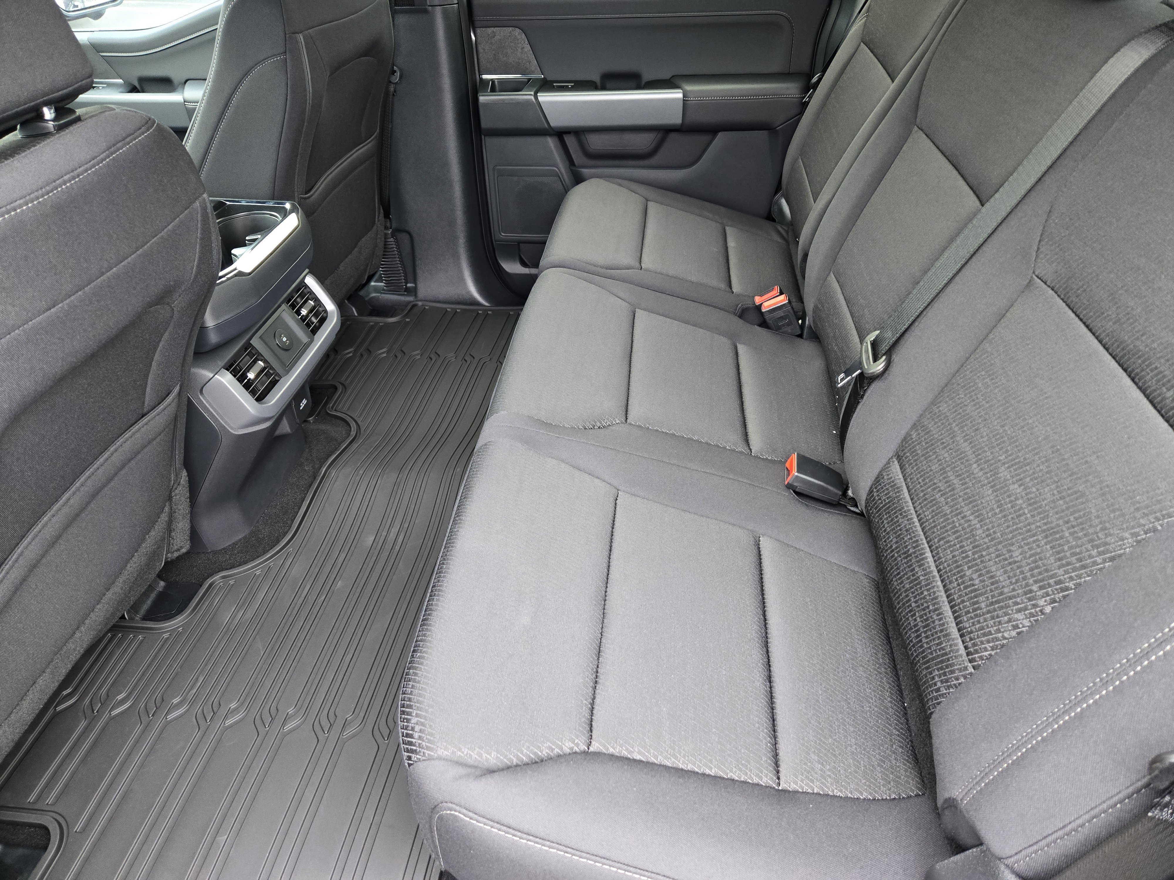 New 2026 Carbonized Gray Metallic Ford XLT image 19