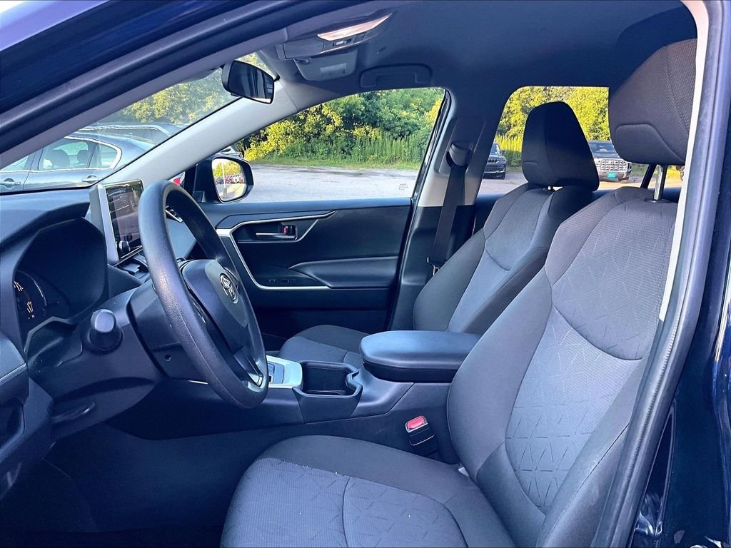 Certified Used 2025  Toyota XLE image 4