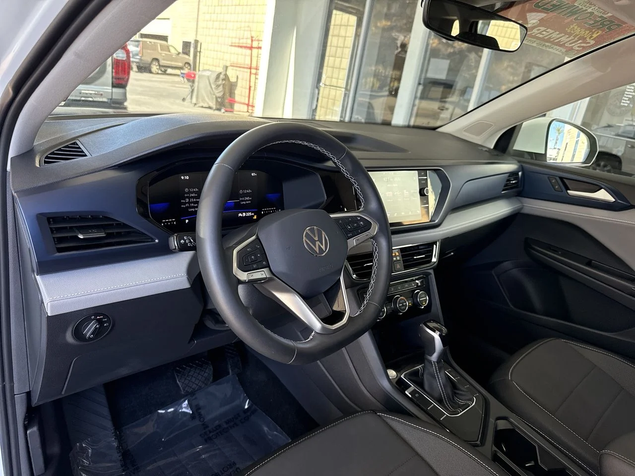 Used 2024 Pure White Volkswagen SE w/ Sunroof image 10