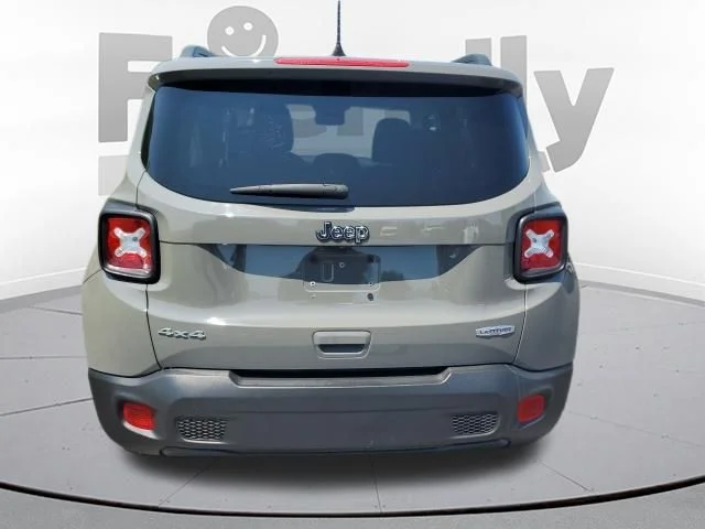 Used 2021 Gray Jeep Latitude image 4