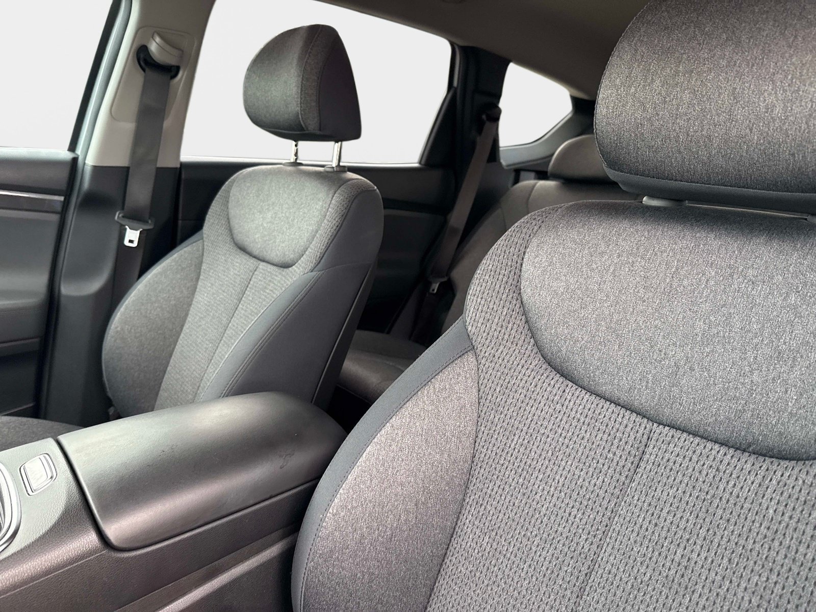 Used 2023 Shimmering Silver Hyundai SEL image 19