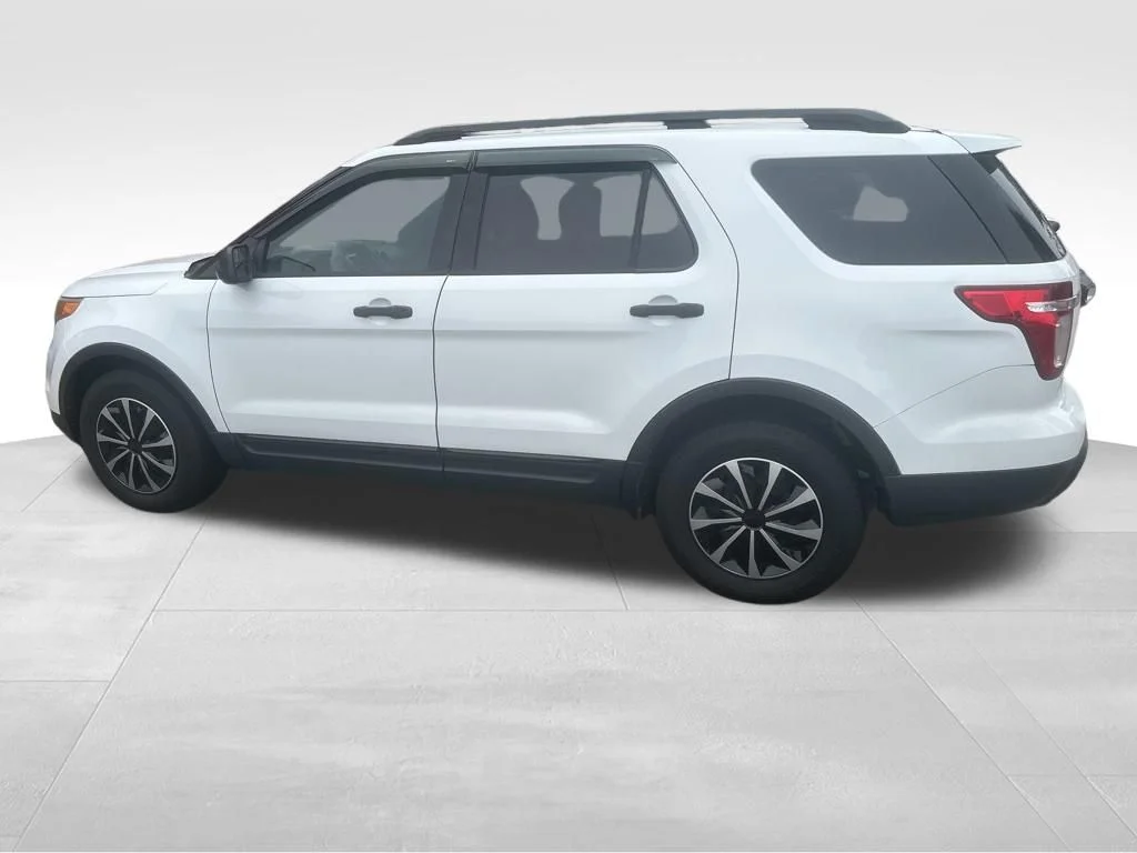 Used 2013 White Ford Base image 10